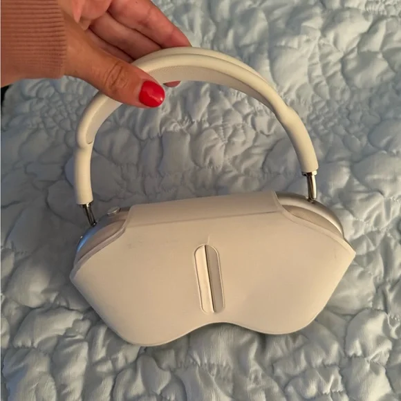 Air Pod Max Headphones - Picture 8 of 8